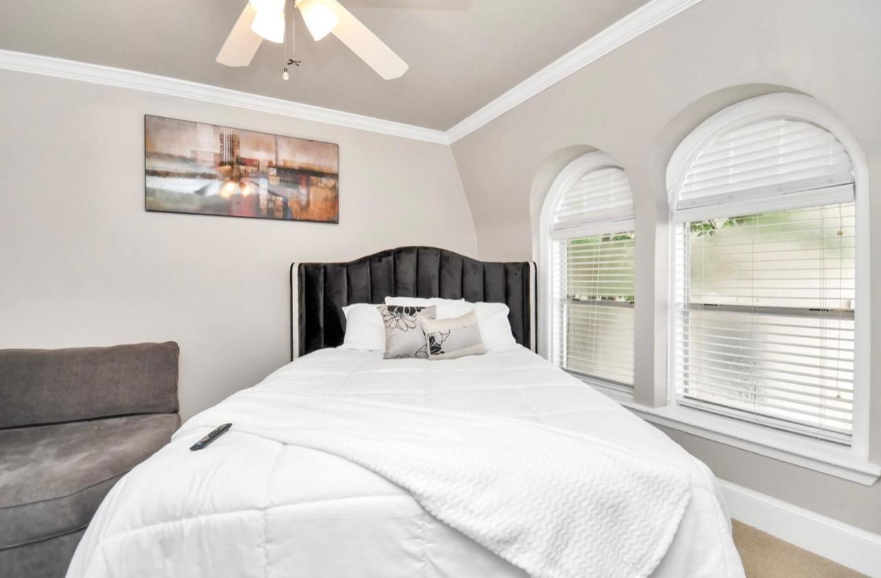 Stunning Private Room In Town Home Houston Esterno foto