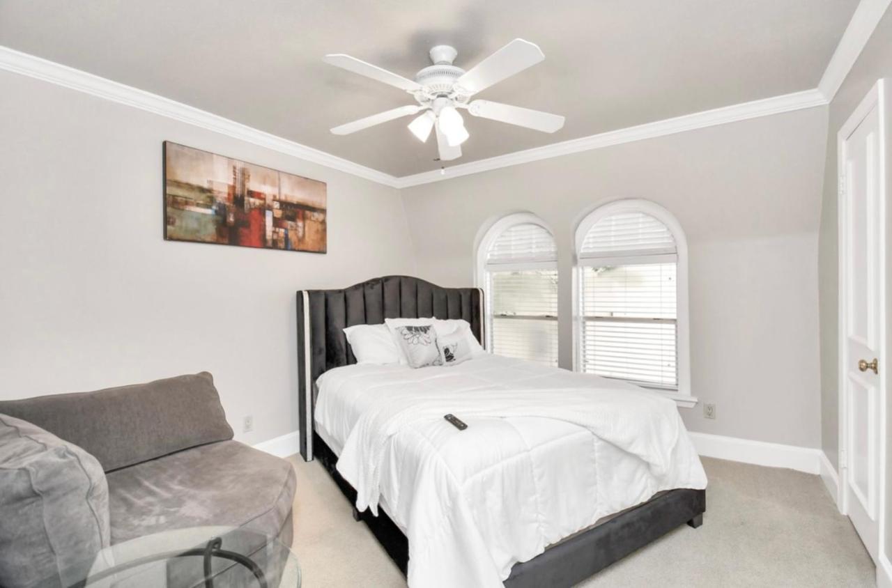 Stunning Private Room In Town Home Houston Esterno foto