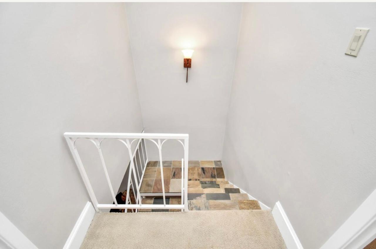 Stunning Private Room In Town Home Houston Esterno foto