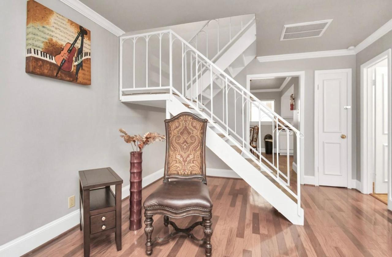 Stunning Private Room In Town Home Houston Esterno foto