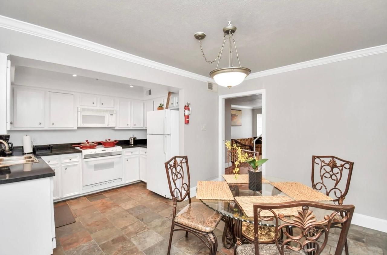 Stunning Private Room In Town Home Houston Esterno foto